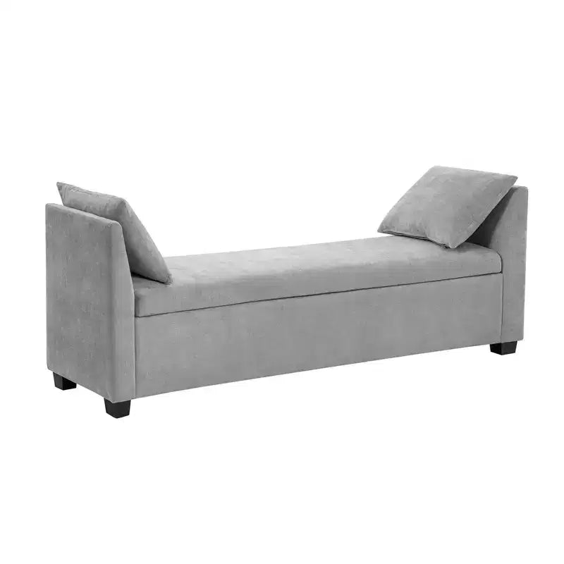 Banco de almacenaje tapizado Amelia de 60" con patas de madera de caucho y 2 cojines decorativos