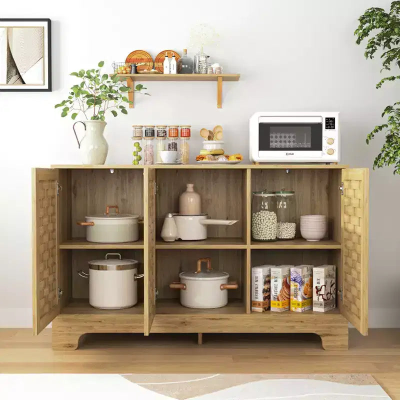 Aparador de madera Francis Farmhouse de 47" con 3 puertas, estante ajustable y tiradores dorados