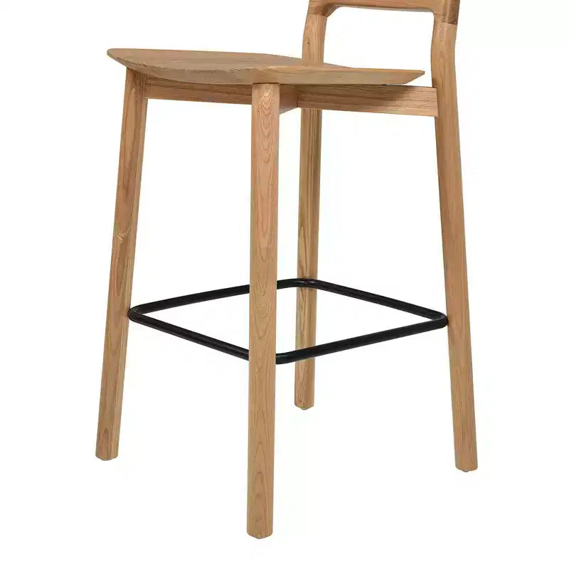 Taburete de mostrador bajo Sven de 26.5" de madera de fresno maciza con reposapiés de hierro negro