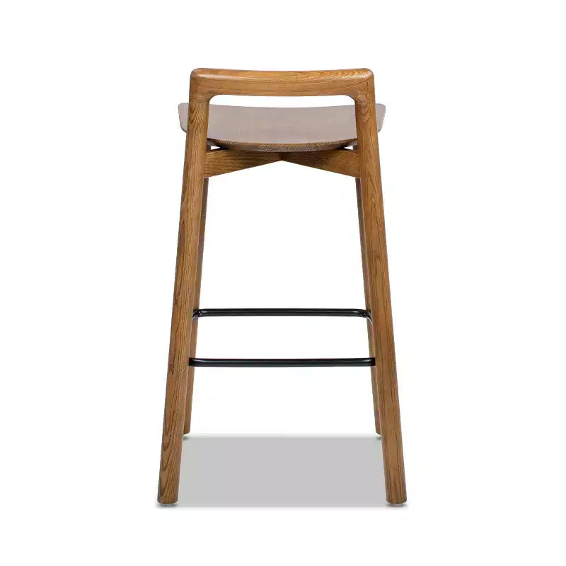 Taburete de mostrador bajo Sven de 26.5" de madera de fresno maciza con reposapiés de hierro negro