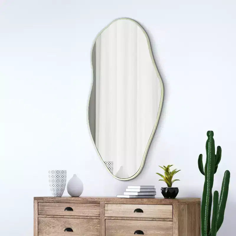Espejo decorativo de pared con marco asimétrico irregular Everly, estilo art déco