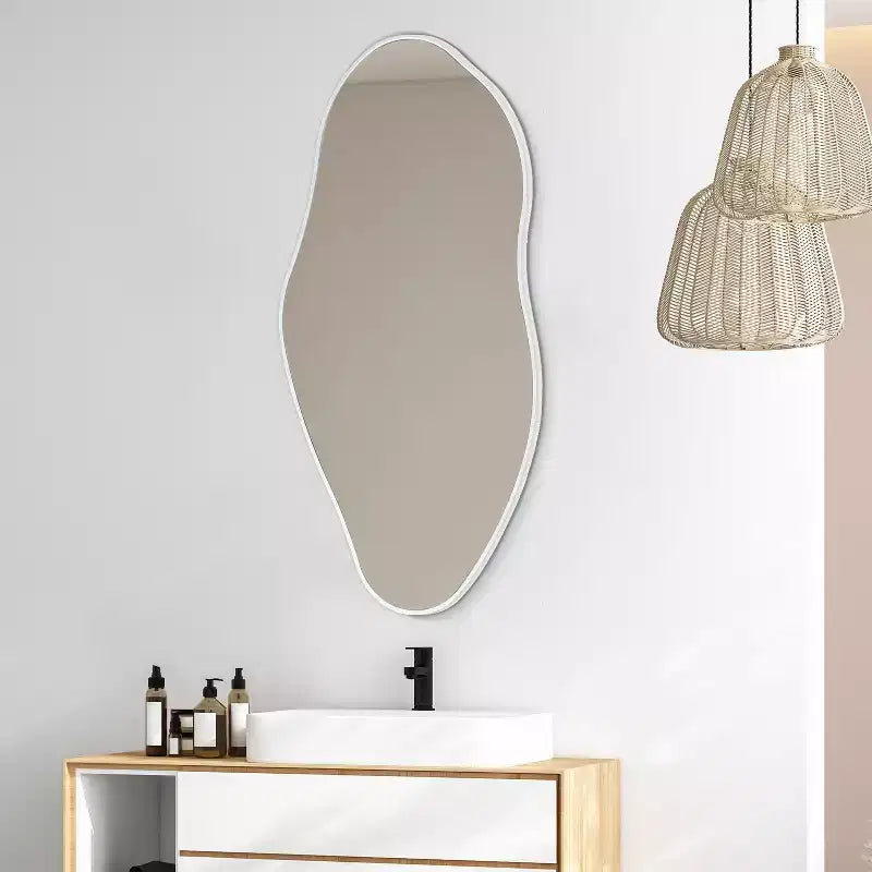 Espejo decorativo de pared con marco asimétrico irregular Everly, estilo art déco