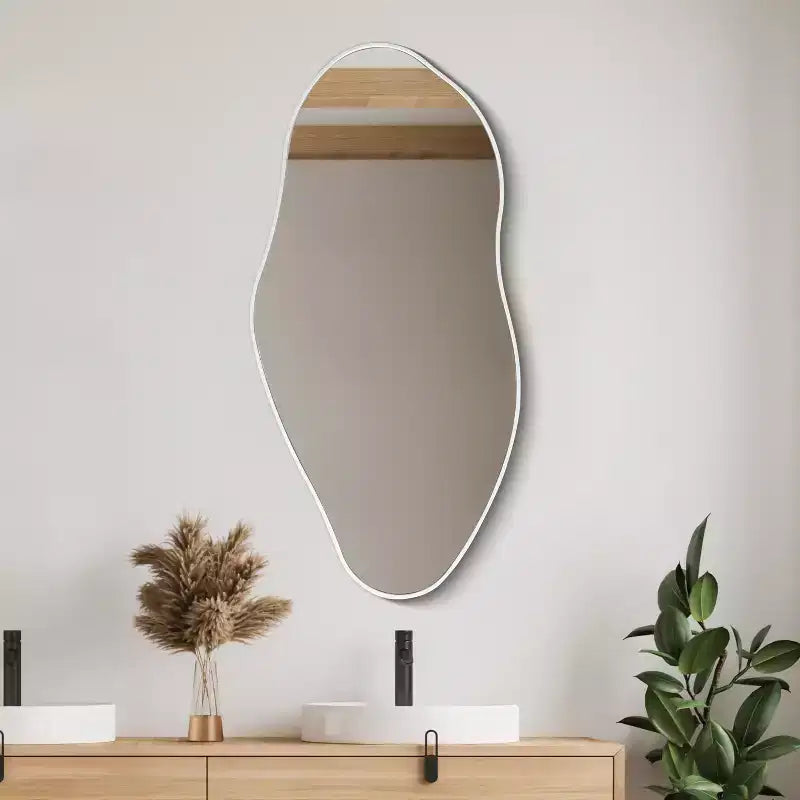 Espejo decorativo de pared con marco asimétrico irregular Everly, estilo art déco