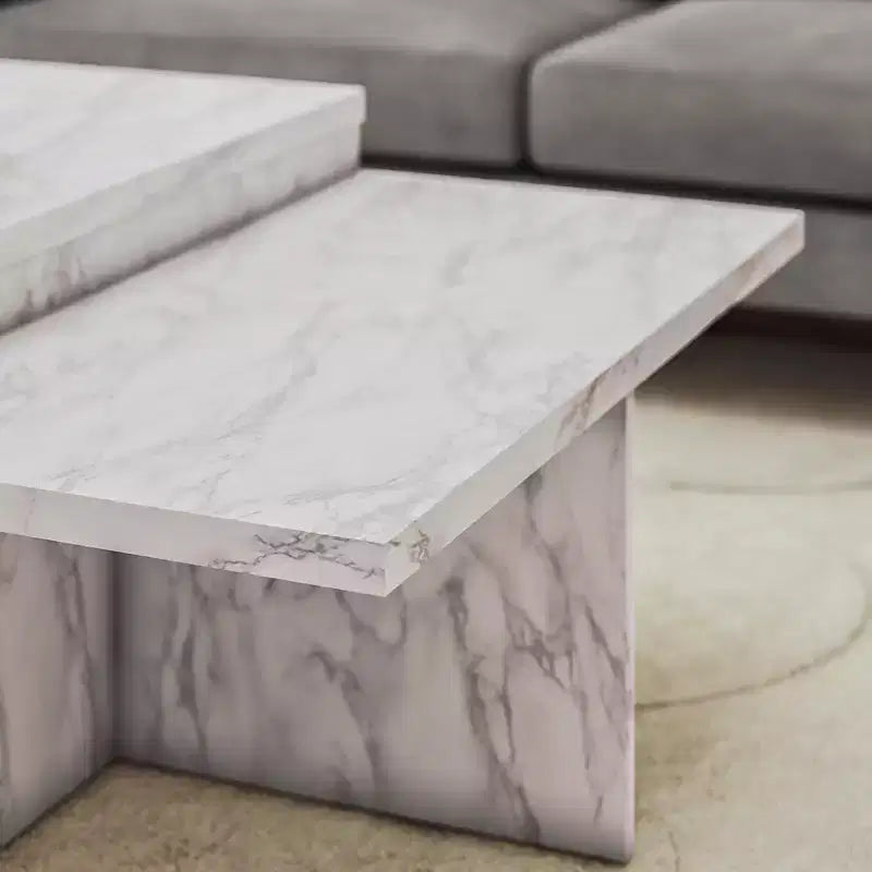 Mesa de centro Brielle de imitación mármol de dos niveles, base entrelazada