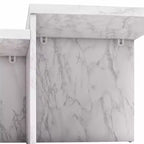 Mesa de centro Brielle de imitación mármol de dos niveles, base entrelazada