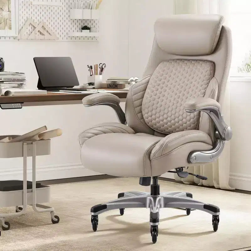 Silla de oficina ergonómica de cuero con respaldo alto, soporte lumbar de resorte y brazos abatibles