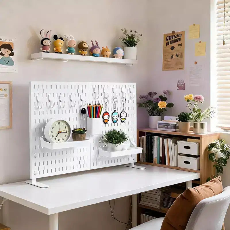 Organizador de tablero perforado de mesa con 10 ganchos, 2 bandejas, sin perforaciones, independiente, portátil, de plástico, para oficina, hogar, dormitorio, apartamento