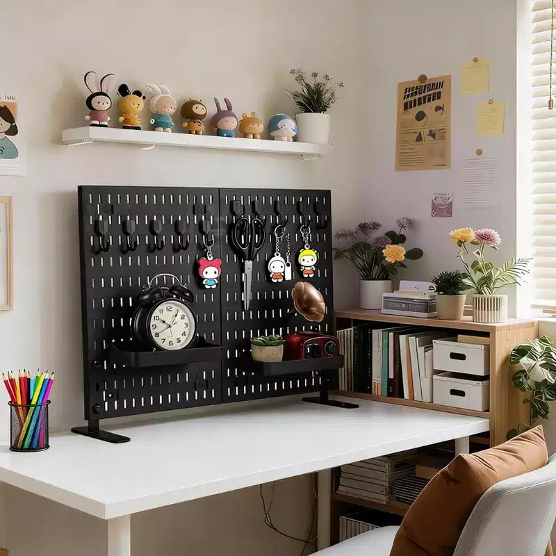 Organizador de tablero perforado de mesa con 10 ganchos, 2 bandejas, sin perforaciones, independiente, portátil, de plástico, para oficina, hogar, dormitorio, apartamento