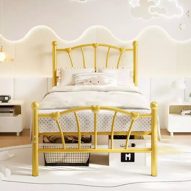 Encantadora estructura de cama de metal con cabecero en forma de corazón, plataforma robusta, almacenamiento bajo la cama, no necesita somier, perfecta para dormitorios de niños y niñas