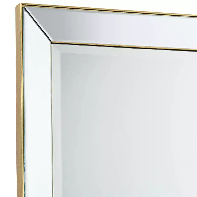 Espejo de pared rectangular Verne con borde dorado mate de 24" x 38" y cristal biselado