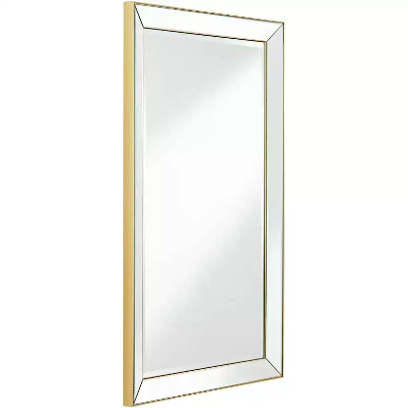 Espejo de pared rectangular Verne con borde dorado mate de 24" x 38" y cristal biselado