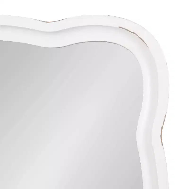 Espejo de pared con marco de madera festoneado Hatherleigh de 23.5" x 38"
