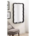 Espejo de pared con marco de madera festoneado Hatherleigh de 23.5" x 38"
