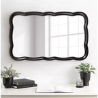 Espejo de pared con marco de madera festoneado Hatherleigh de 23.5" x 38"