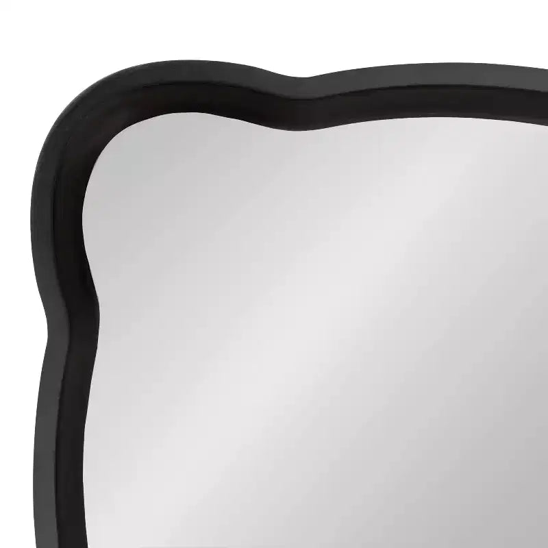 Espejo de pared con marco de madera festoneado Hatherleigh de 23.5" x 38"