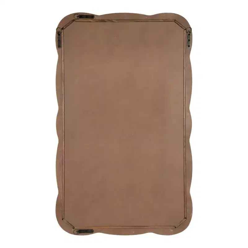 Espejo de pared con marco de madera festoneado Hatherleigh de 23.5" x 38"