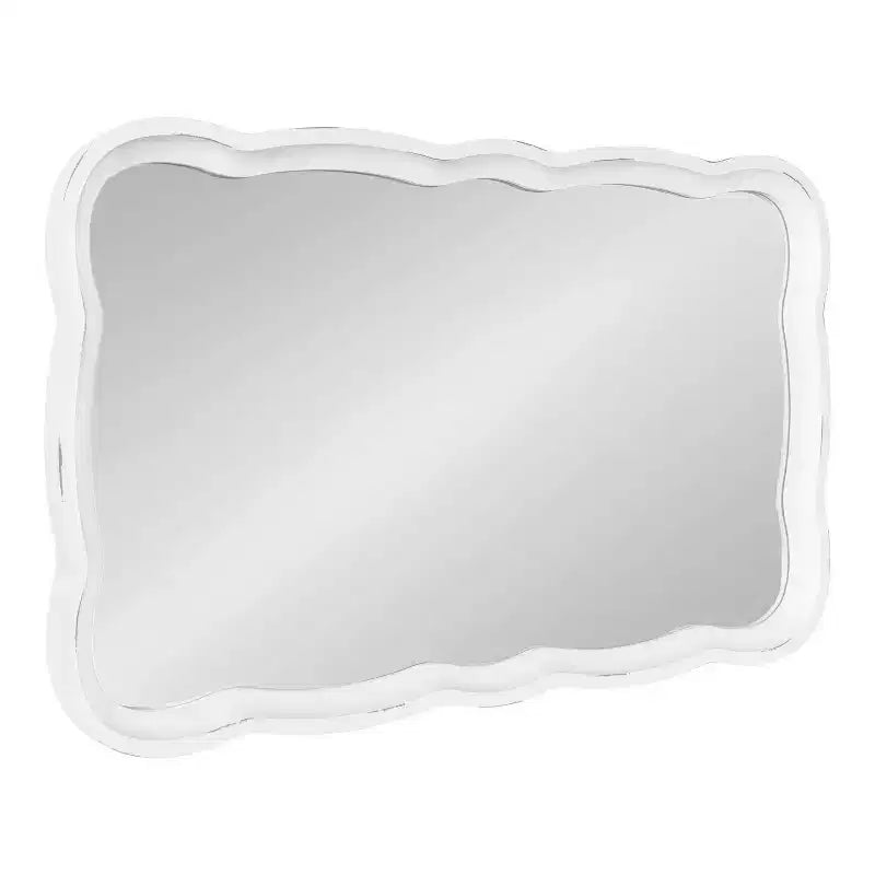 Espejo de pared con marco de madera festoneado Hatherleigh de 23.5" x 38"